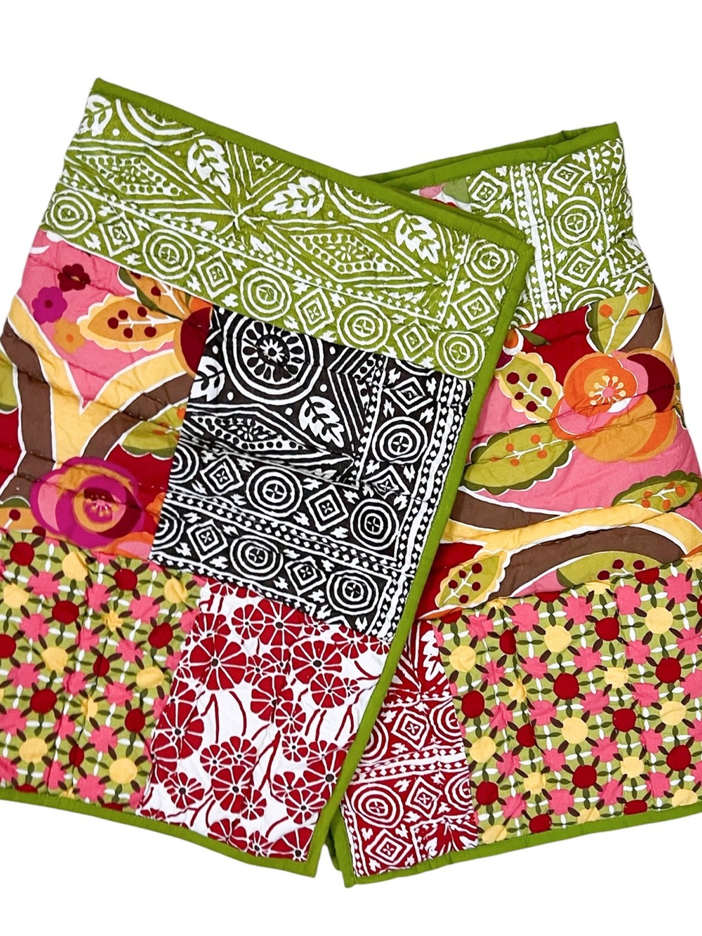 2 Pottery Barn Quilted Patchwork Pattern Floral Standard Shams 26”x20”